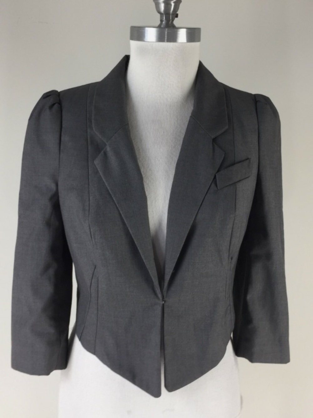 Anthropologie/Taikonku Tailored Blazer. Gray Cropped Puff-Shoulder. Size 6